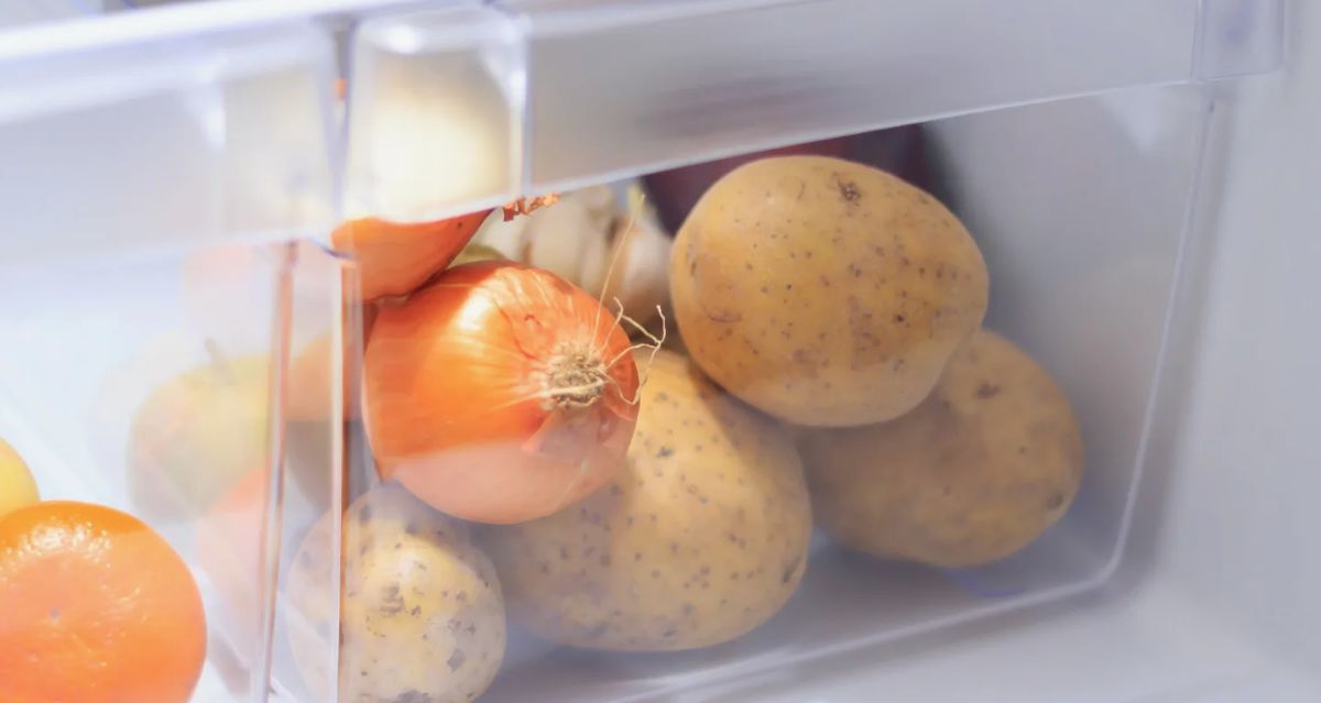 Секреты хранения: какие продукты лучше не держать в холодильнике