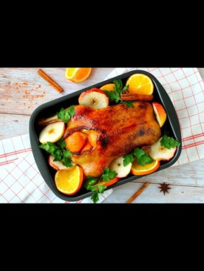 Как запечь утку в духовке для новогоднего стола: пошаговый рецепт