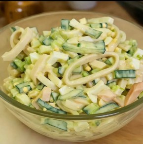 Салат с кальмарами: восхитительное сочетание свежести и насыщенности