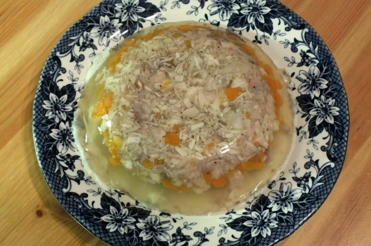 Холодец на праздничном столе: полезен ли он для здоровья?