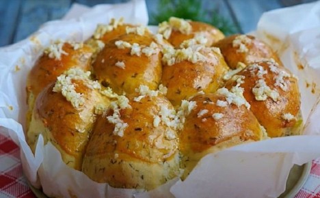 Пампушки с чесноком и зеленью: уют на вашем столе