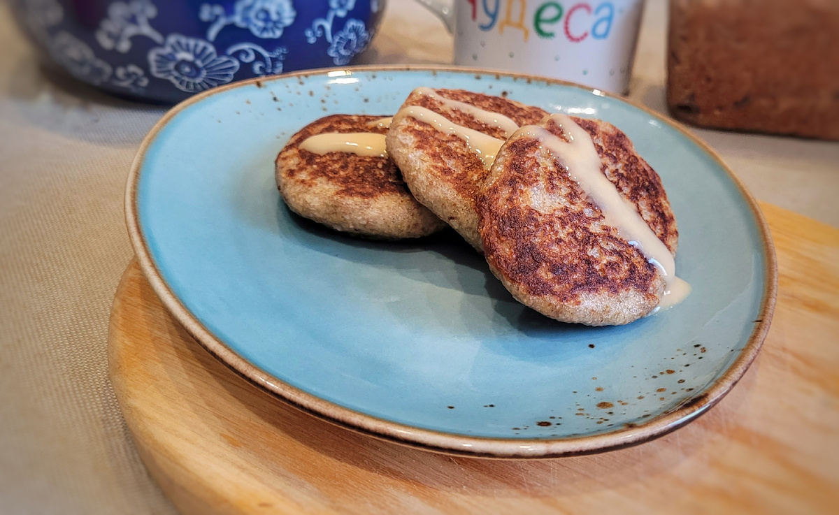 Нежные оладьи из зеленой гречки: вкусно и полезно без муки и сахара
