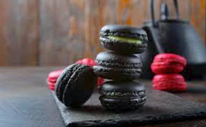 Как создать черный пищевой краситель для кулинарных шедевров