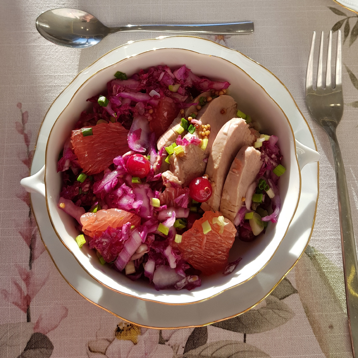 Салат с уткой и грейпфрутом: освежающий кулинарный хит