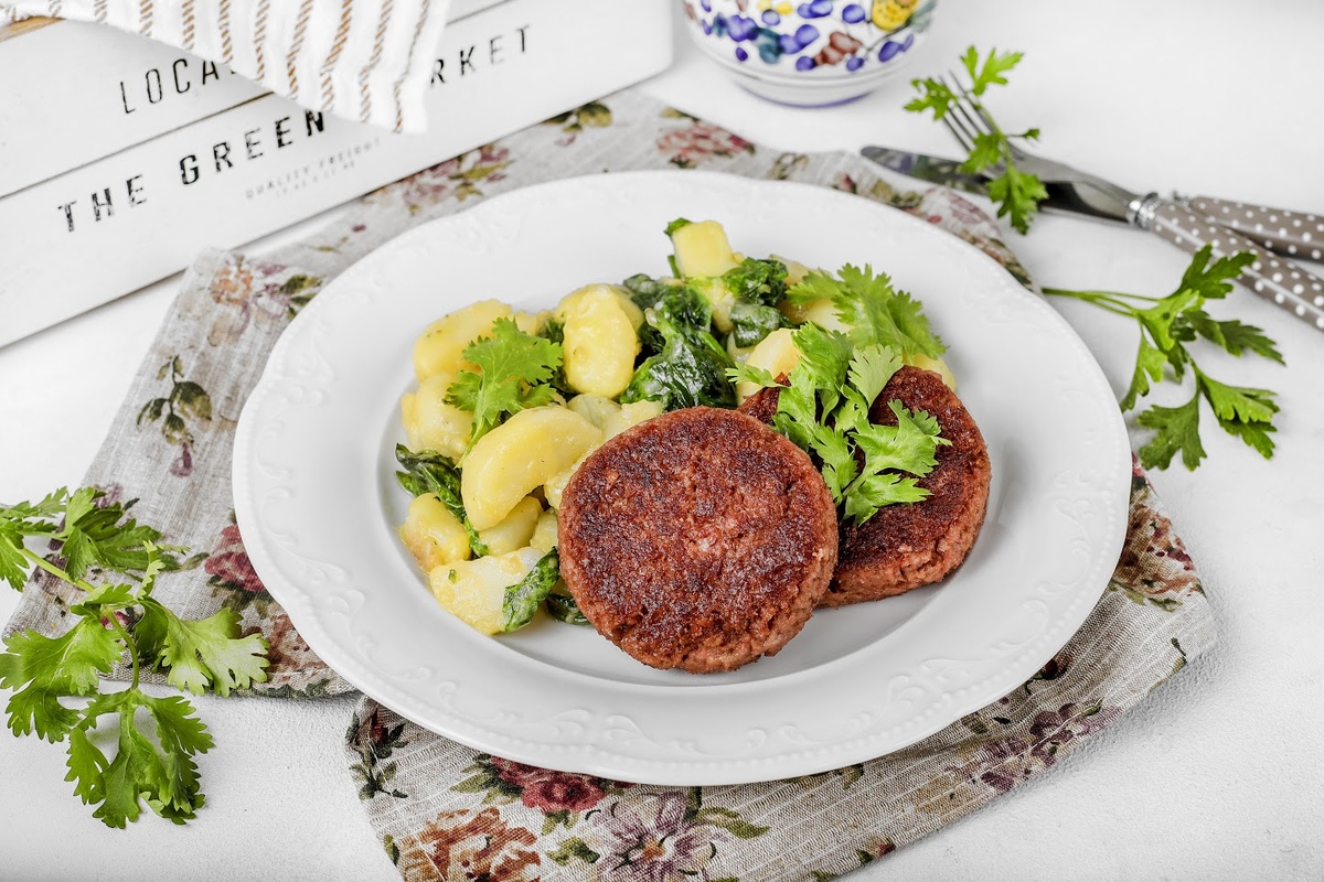 Ужин по рецепту Марко Поло: растительные котлеты с картофелем по-далматински и шпинатом