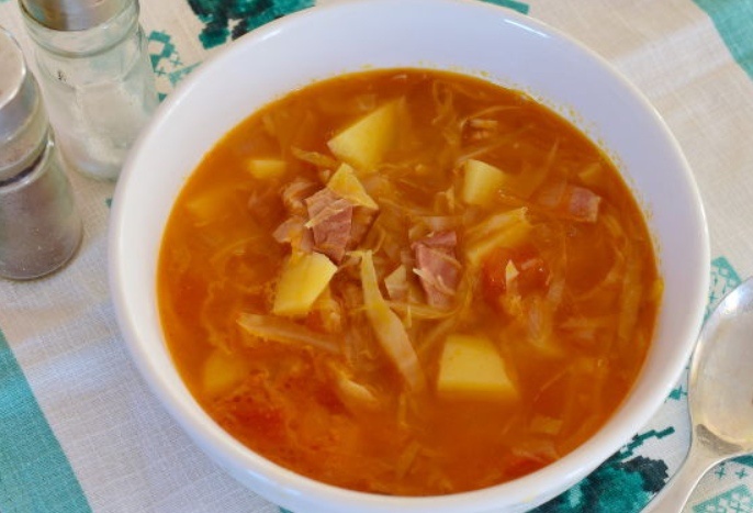 Ирландский суп с капустой и беконом