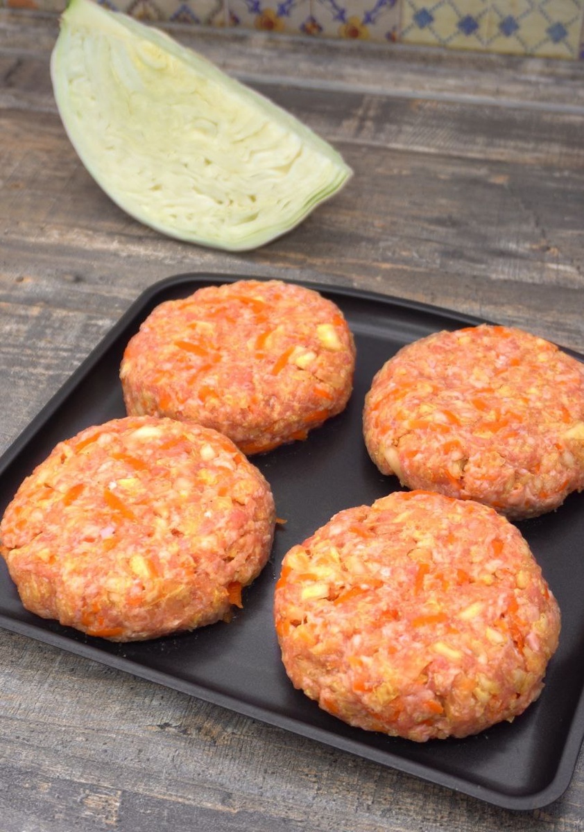 Сытные котлеты с сырной начинкой, которые удивят вашу семью