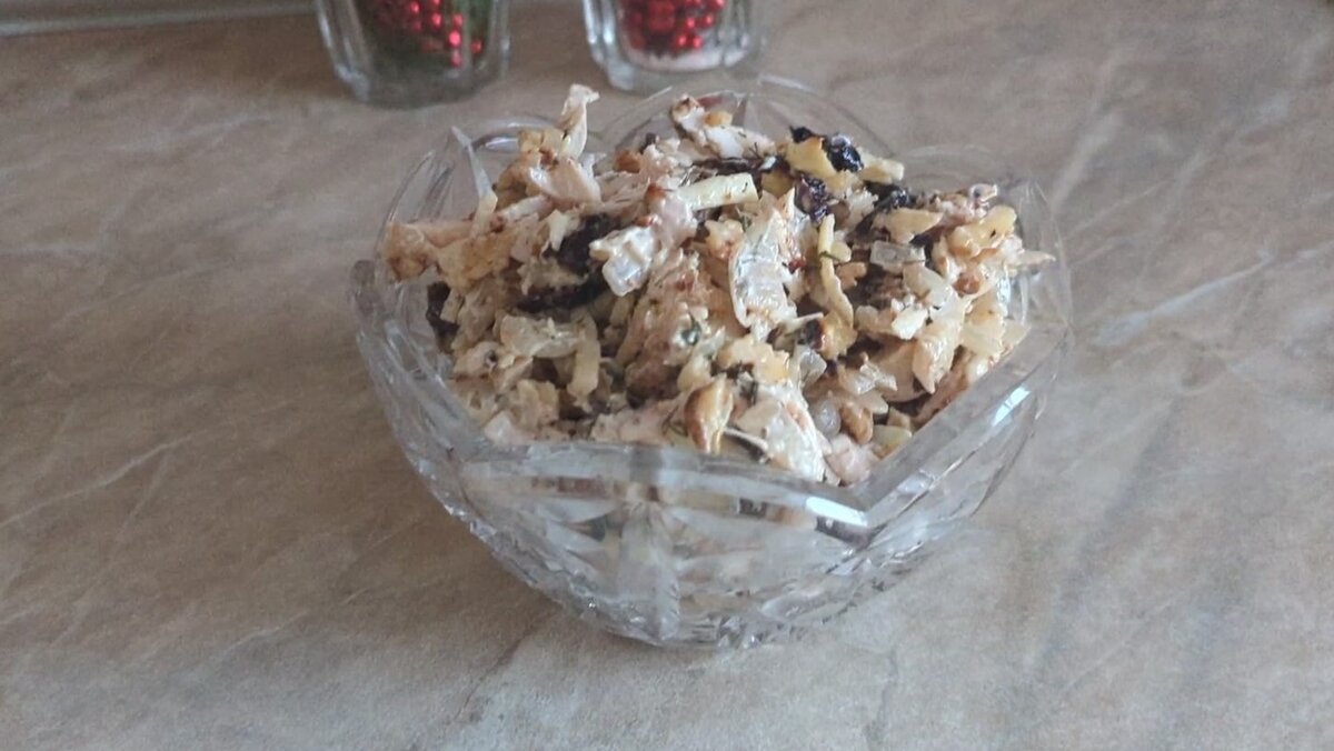 Необычный салат для любого праздника: взрыв вкуса и простота приготовления