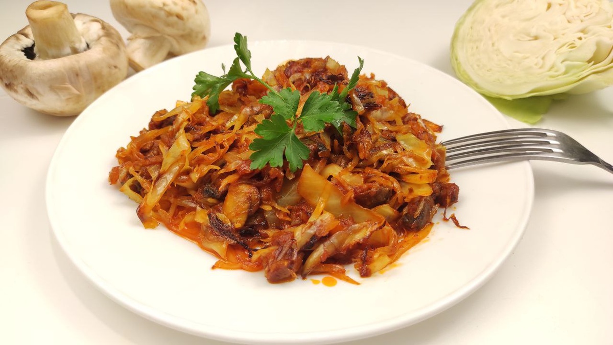 Тушеная капуста с грибами: здоровое и сытное блюдо для поста
