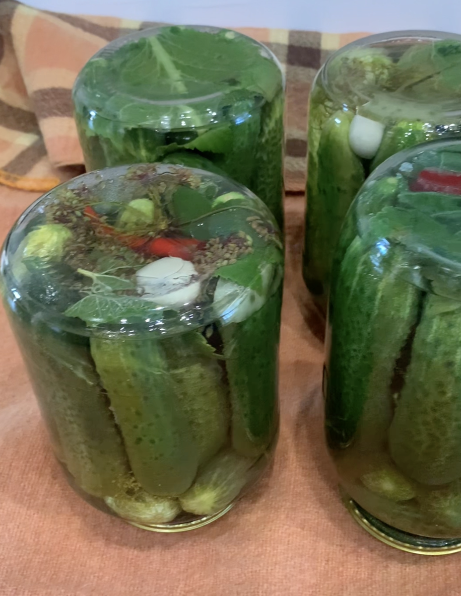 Как сохранить огурцы хрустящими: советы по домашней консервации