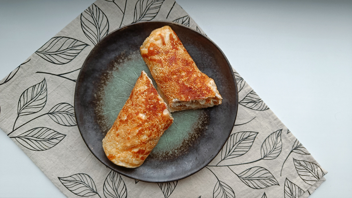 Яично-кунжутный ролл с сыром