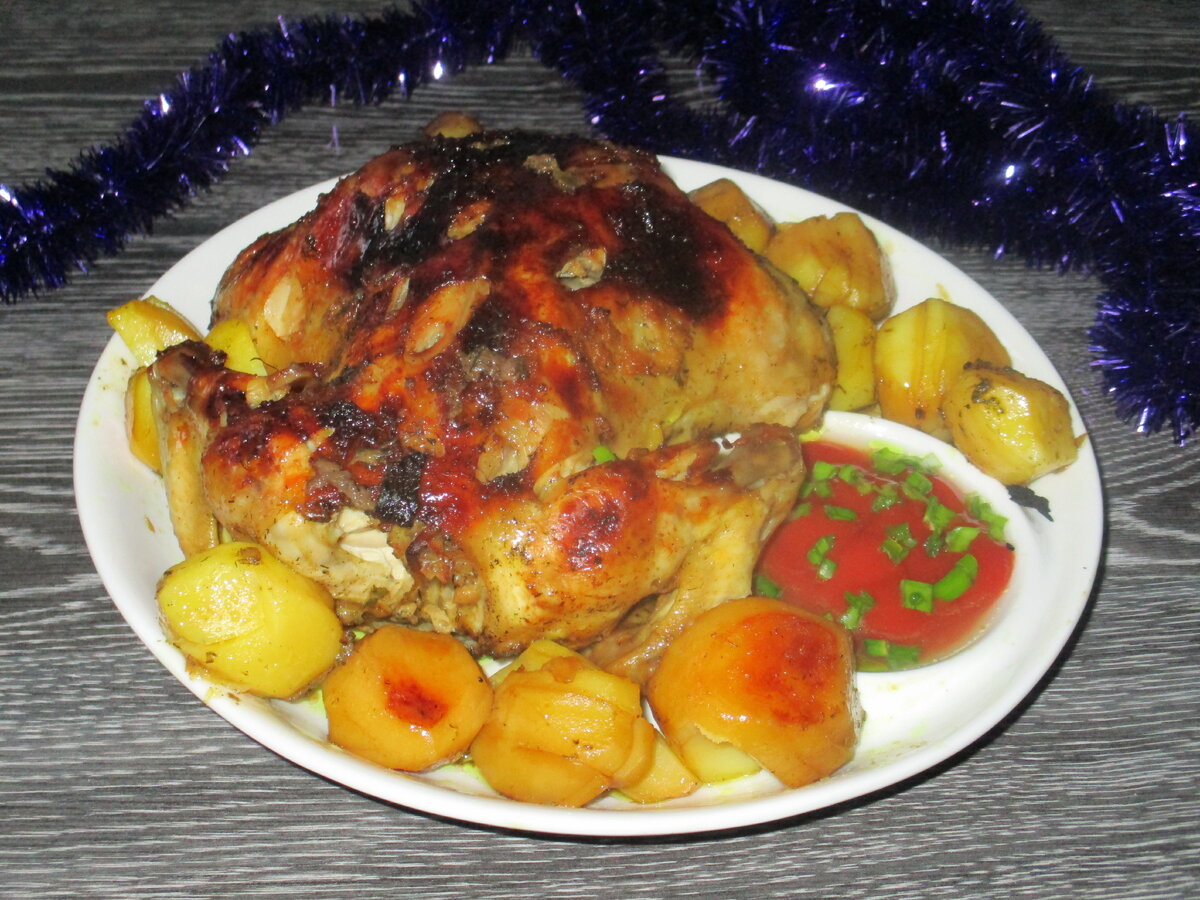 Как приготовить ароматную курицу с чесночной пастой и соевым соусом в духовке