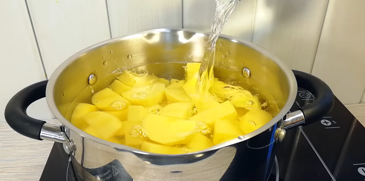 Вкусные картофельные ватрушки с мясом: новое сияние на вашей кухне