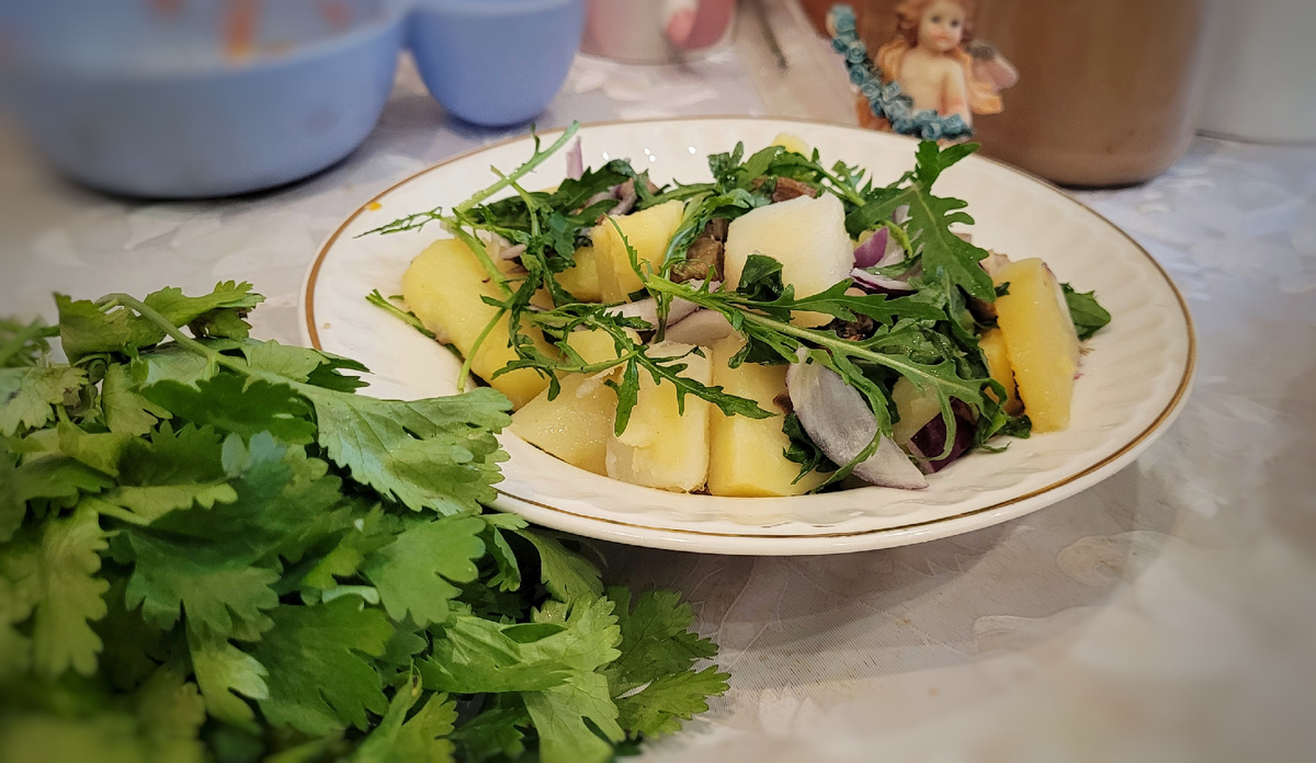 Обогрейте свои вечера: теплый салат с картофелем для уютных ужинов