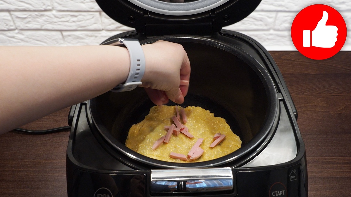 Как легко приготовить пирог с колбасой и сыром в мультиварке