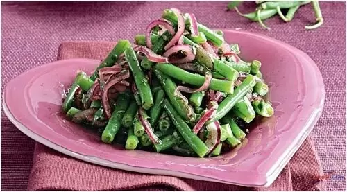 Вкусный фасолевый салат с огурцами и яйцом: идеальное легкое блюдо