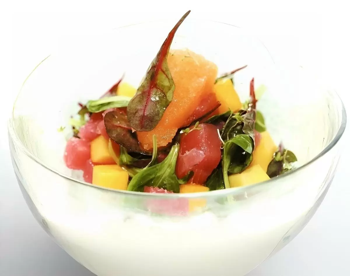 Свежесть весны: салат с тунцом и манго, который стоит попробовать