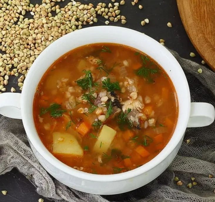 Новый взгляд на гречку: сытный суп с консервами, который удивит весь семейный стол
