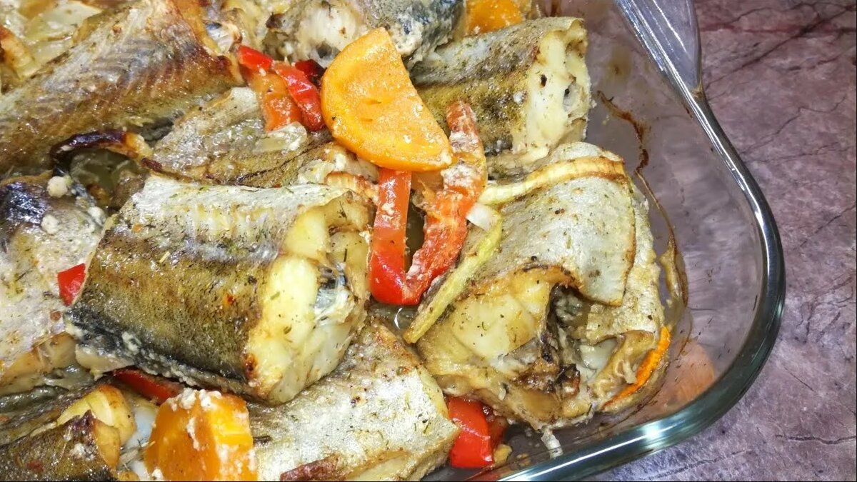 Минтай с овощами: как приготовить нежное блюдо в духовке
