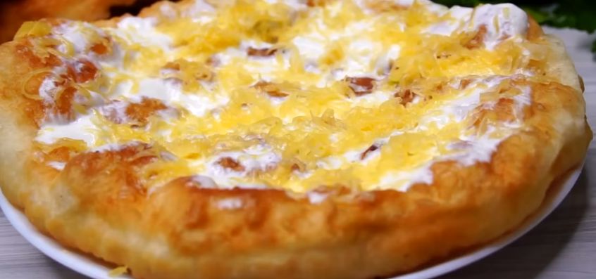 Лангош: как приготовить вкусные и пышные лепешки за считанные минуты